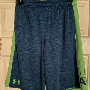 Under Armour boys loose Shorts